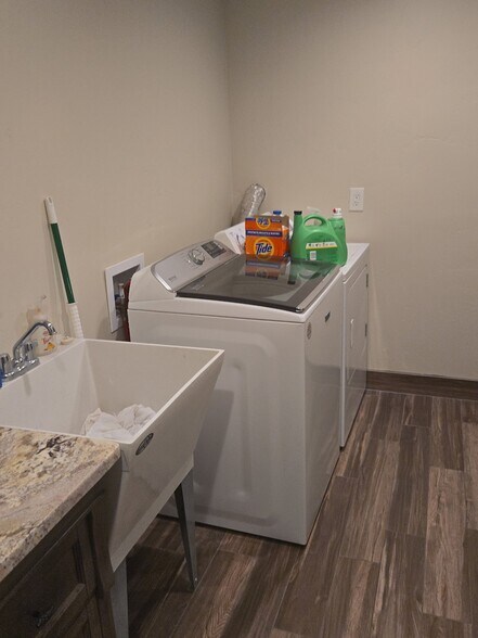 Building Photo - 210 W 510 S