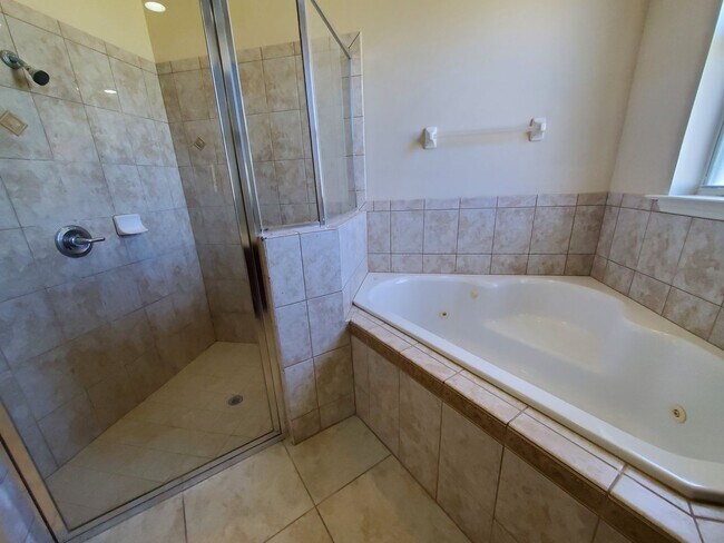 Building Photo - 1249 NW 37th Ave