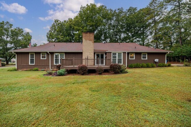 Building Photo - 585 W Crossville Rd