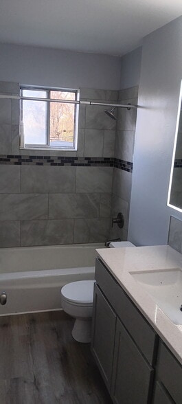 Building Photo - 246 Cluster Ave