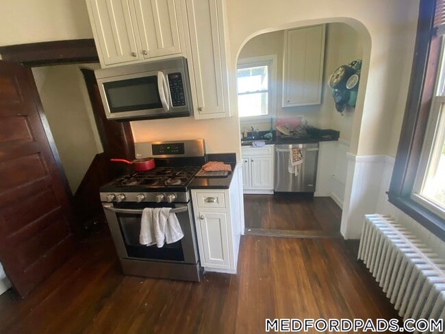 Building Photo - 260 Boston Ave