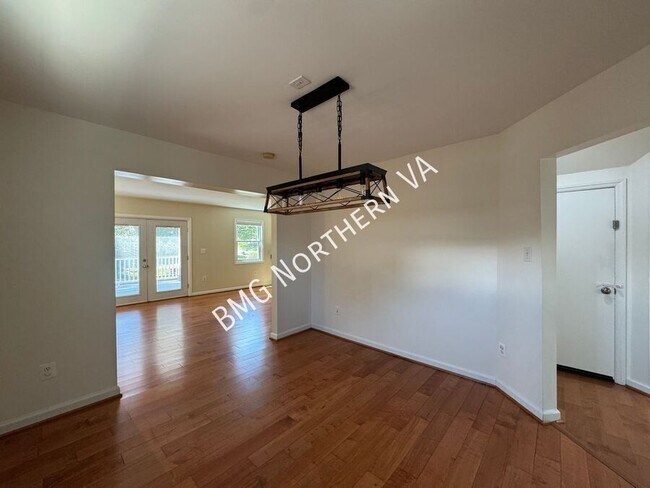 Building Photo - 1909 Rollins Dr