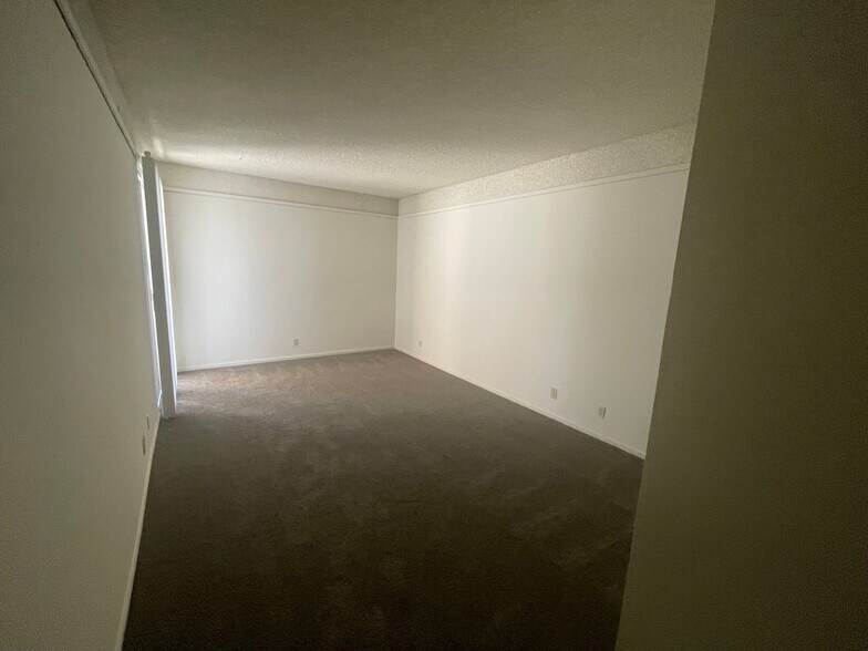 Building Photo - 1840 Fairburn Ave