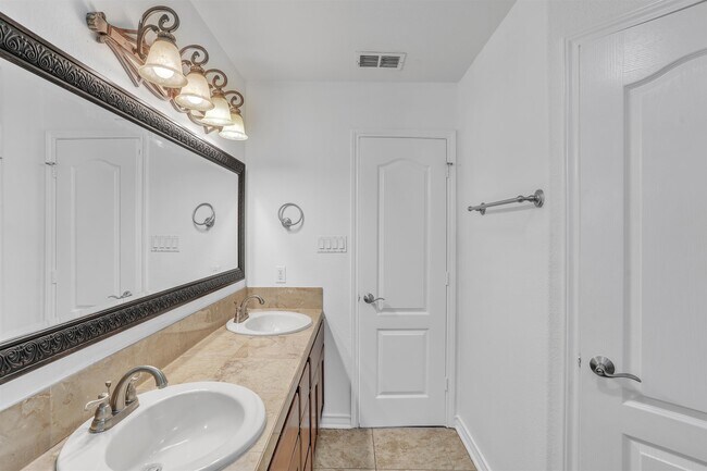 Building Photo - 9813 Sandhill Dr