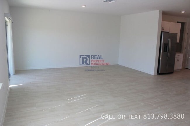 Building Photo - 1716 Tropical Oasis Ave