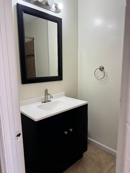 Building Photo - 9450 Fairgreen Ln