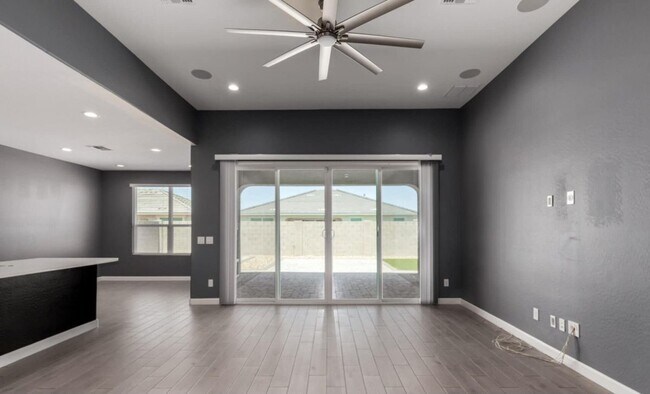 Building Photo - 38114 W San Clemente St