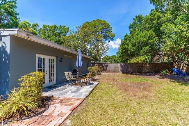 Building Photo - 3005 W Helen Ave