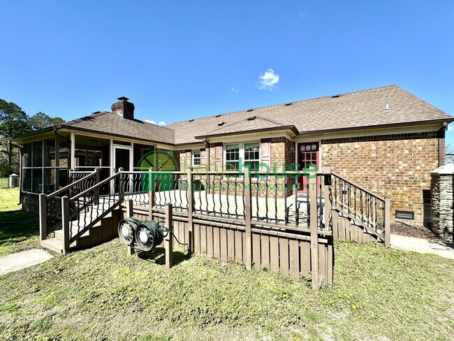 Building Photo - 700 Middle Rdg Dr