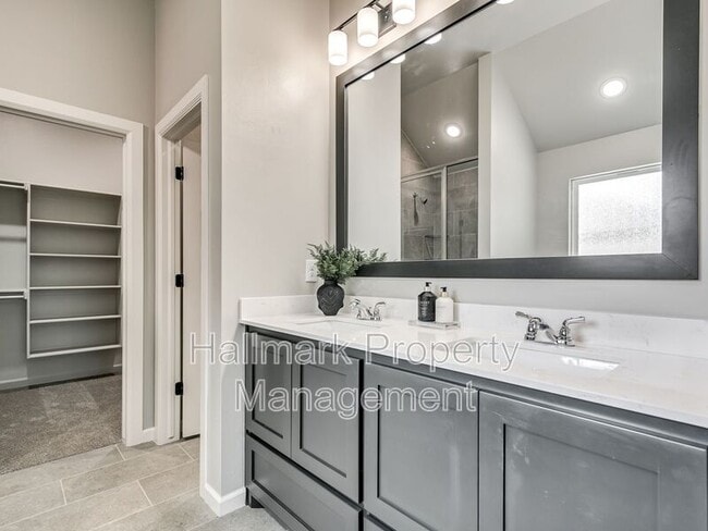 Building Photo - 1007 Magnolia Dr