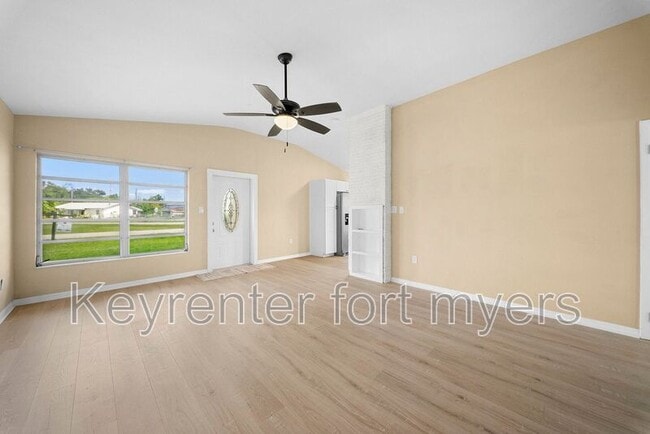Building Photo - 275 Lakeview Dr