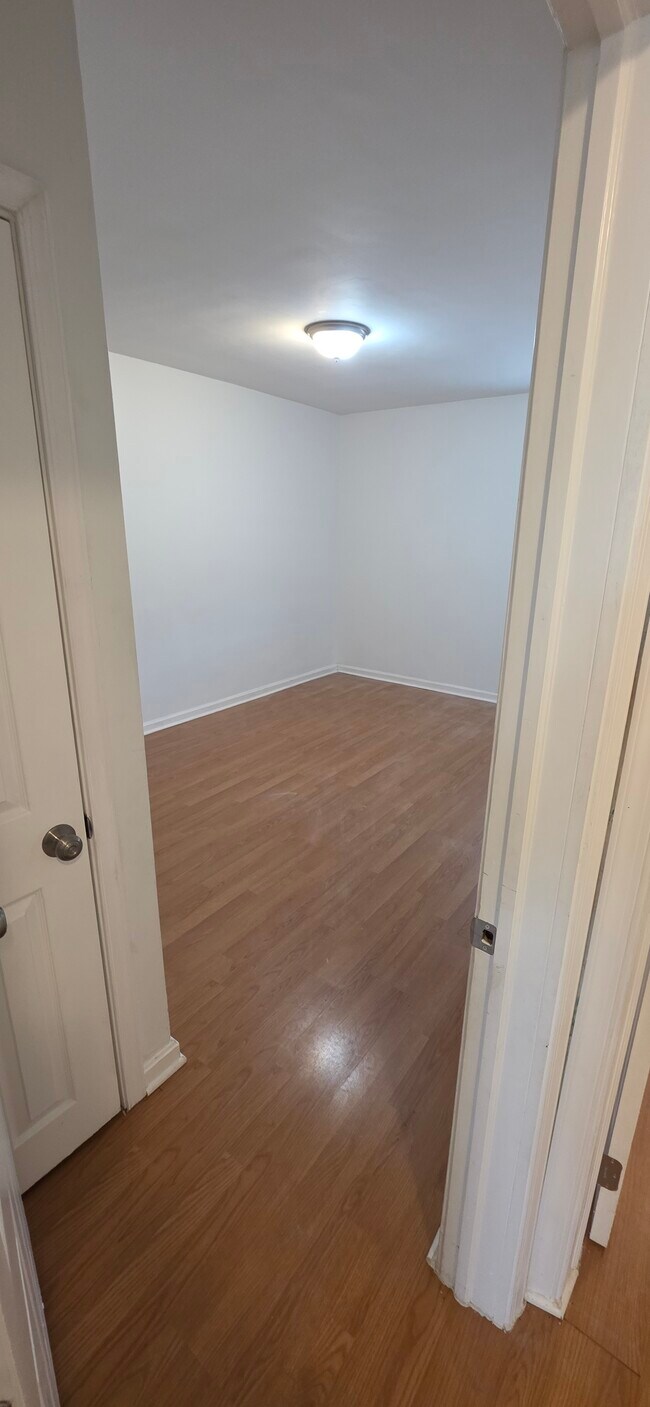 Building Photo - 8558 Willow Oak Rd