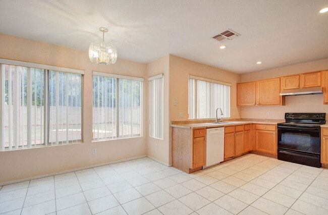 Building Photo - 1350 W Pelican Ct