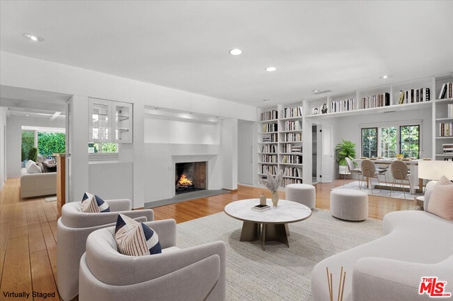 Building Photo - 4031 Hollyline Ave