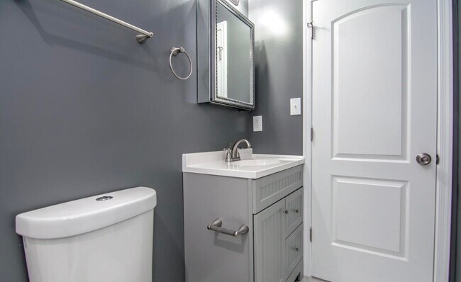 Building Photo - 119 S Conkling St
