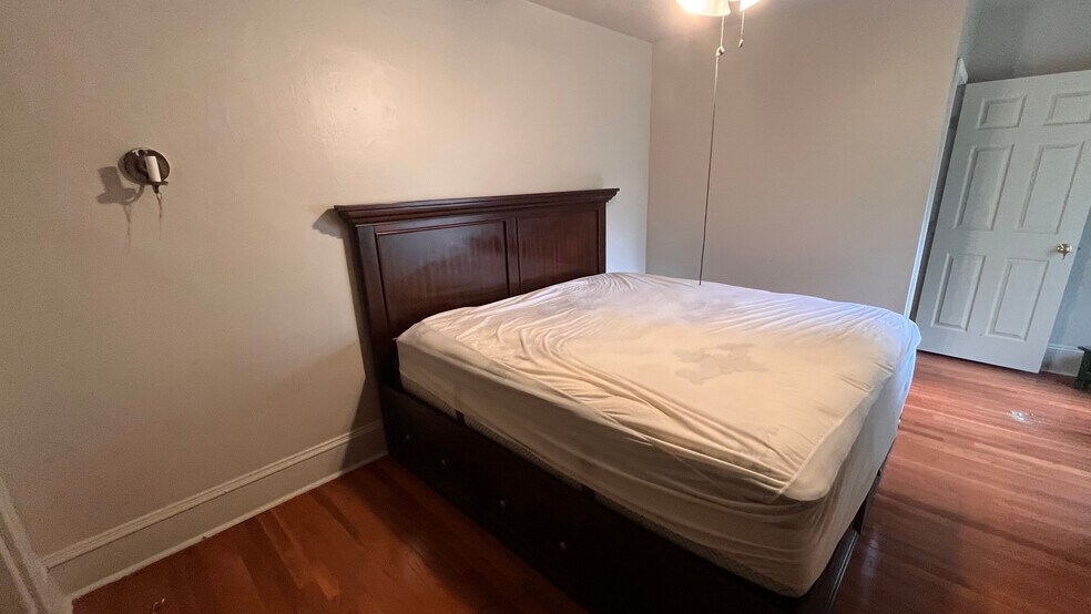 Building Photo - 5859 Hobart St