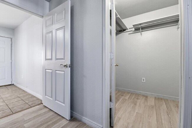 Building Photo - $1,930.95 - 3 Bedrooms, 1 Bathroom, Single Family Home in Aurora with fenced Yard!