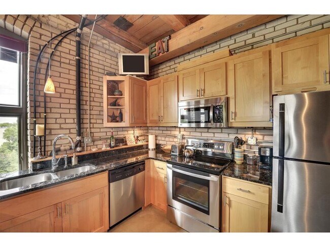 Building Photo - 127 5th St NE