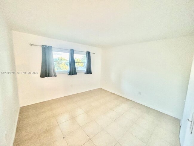 Building Photo - 9375 Fontainebleau Blvd