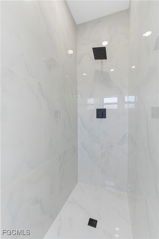 Building Photo - 837 Colyer St E