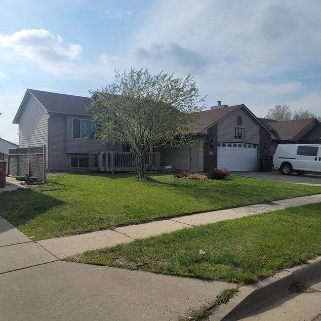 Primary Photo - 3 bedroom, 2 bath, single family home.