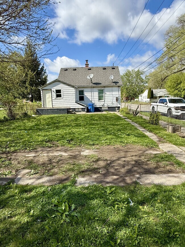 Building Photo - 7292 Meadow Ave