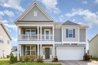 Building Photo - Beautiful 3 Bedroom Home with Hot Tub