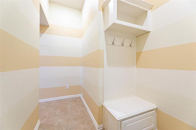 Building Photo - 6305 Canyon Crest Dr