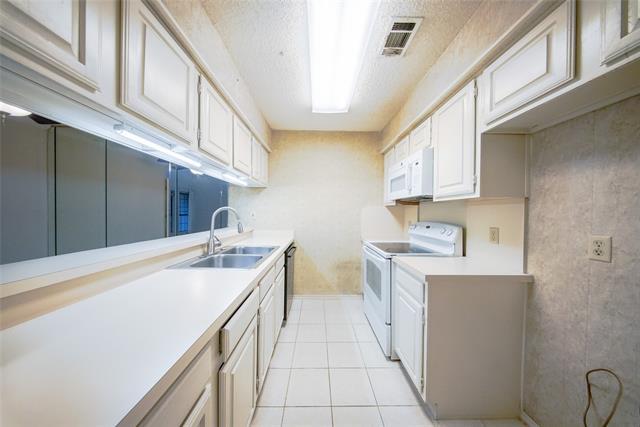 Building Photo - 2800 Keller Springs Rd