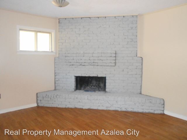 Building Photo - 3 br, 1.5 bath House - 605 Pineridge Place