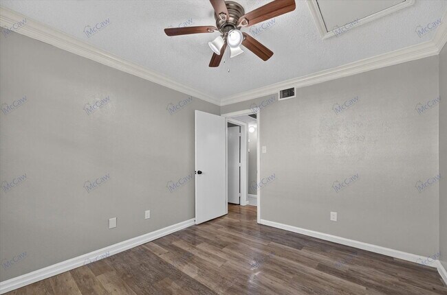 Building Photo - 708 Baruna Cir