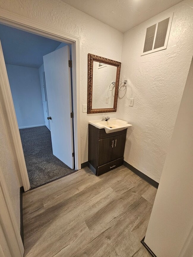 Building Photo - Almost 1300 sqft of Living Space with Plenty of Parking