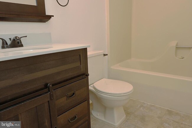 Building Photo - 72 5 Crown Royal Cir