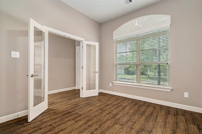 Building Photo - 2934 Whitman Dr