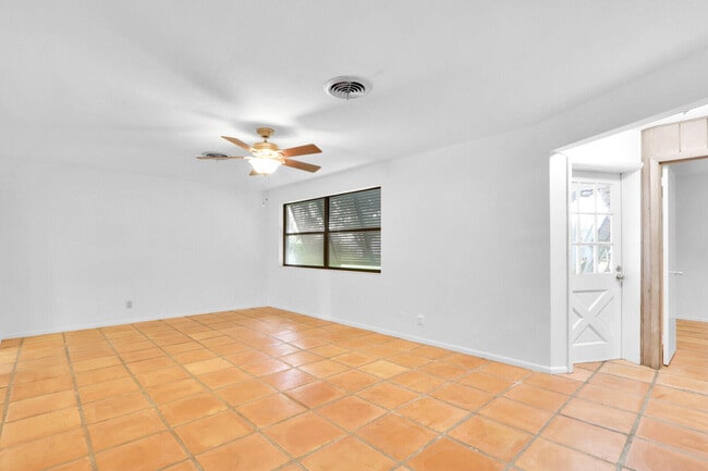 Building Photo - 705 Osprey Way