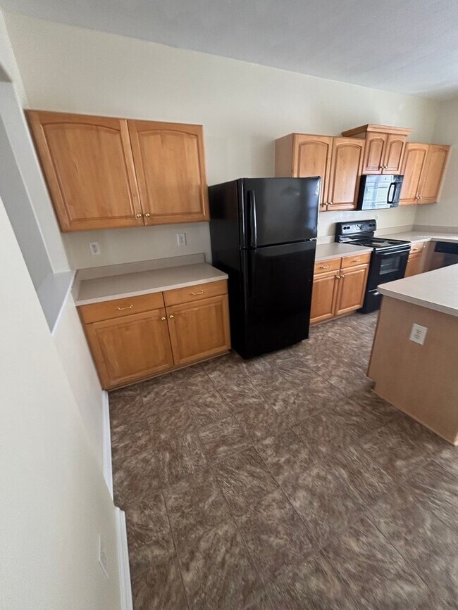 Building Photo - Beautiful 3-Bedroom, 2.5-Bathroom Condo at...