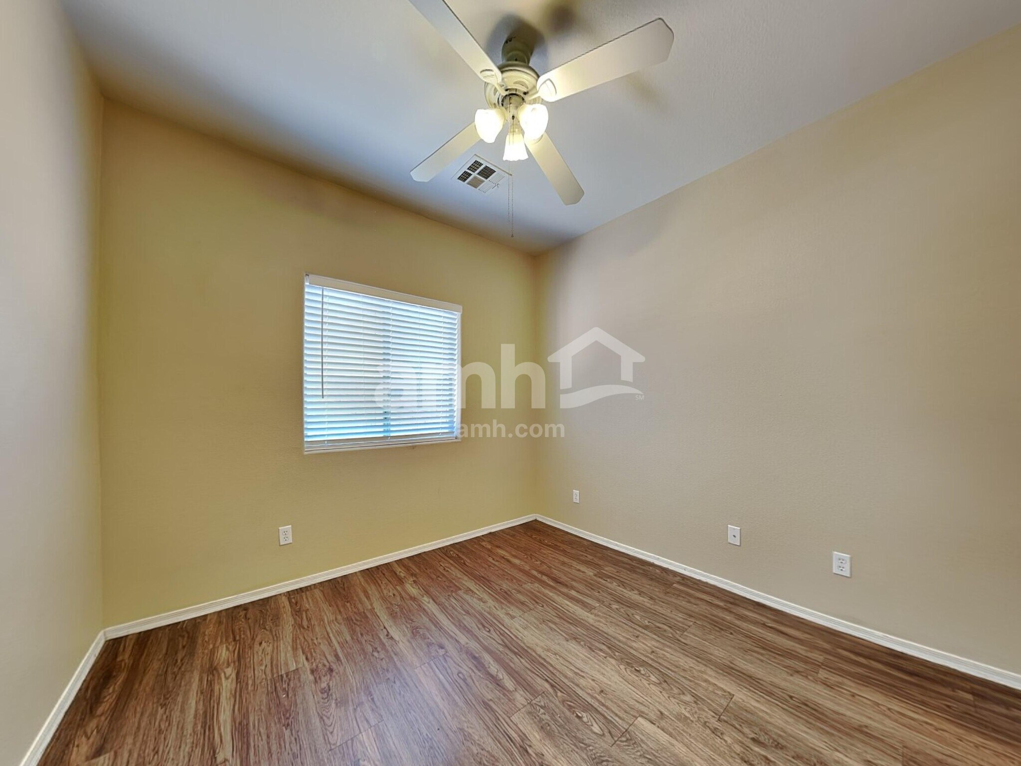 Building Photo - 7201 W Sunderland Ave