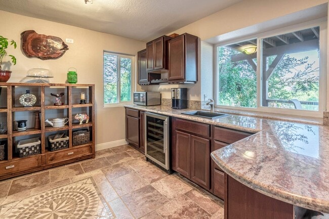 Building Photo - 5734 Fairview Pl