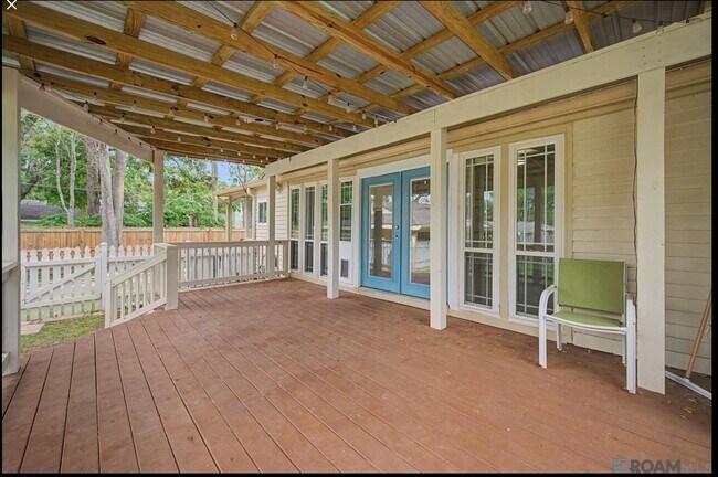Building Photo - Vintage 3 Bedroom Home in historic University Gardens near LSU Lakes!