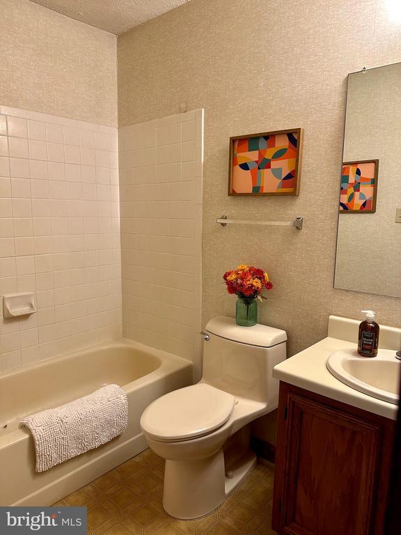 Building Photo - 15679 Edgegrove Rd