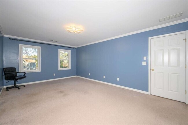 Building Photo - 151 Lakeside Dr NW