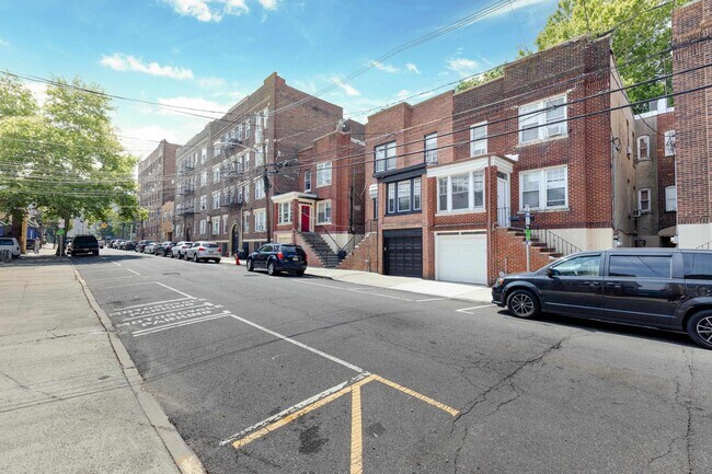 Building Photo - 121 67th St