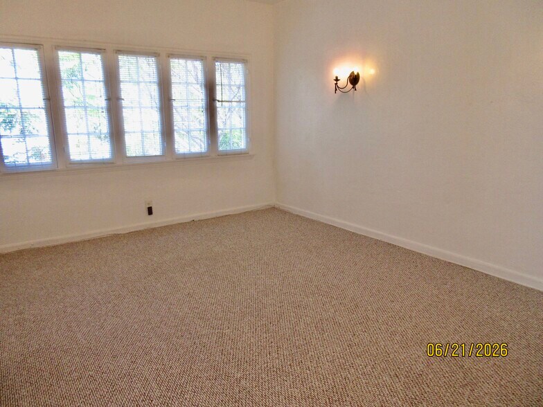 LIVING ROOM - 4911 Dockweiler St