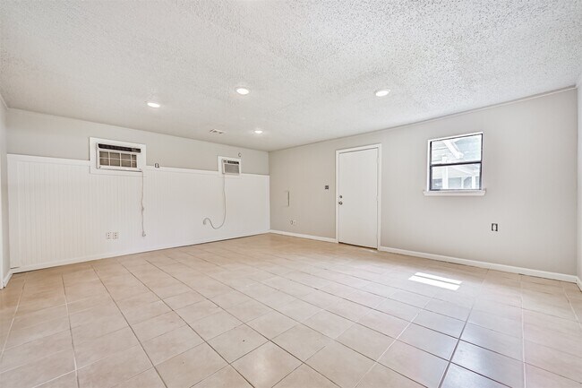 Building Photo - 5220 Krueger Dr