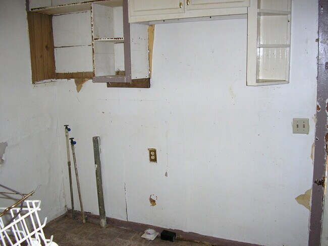 Building Photo - 910 Avery Ct