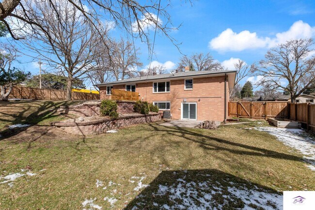 Building Photo - Available now! Spacious 3 Bed, 3 Bath Home with Modern Open Layout & Lawn Care Included