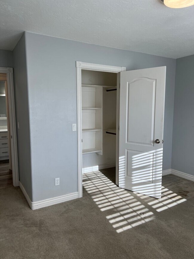 Building Photo - THIS IS A LEASE TAKEOVER - PLEASE CONTACT ...