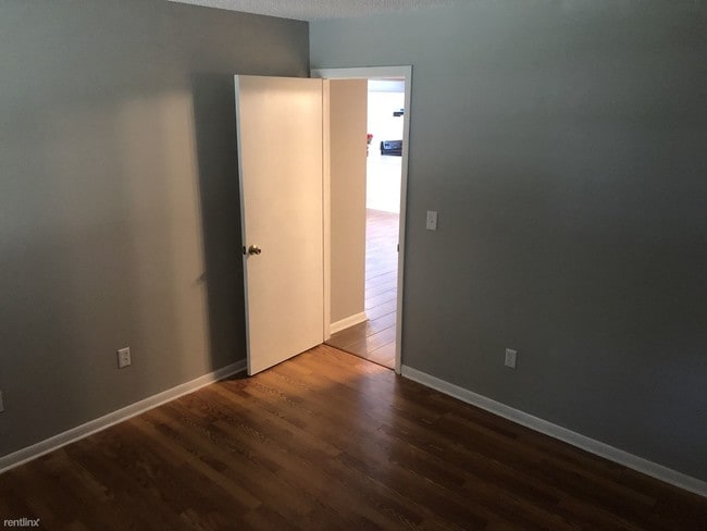 Building Photo - 2 br, 2 bath Condo - 10101 Lake Oak Cir