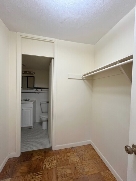 Building Photo - 75 Monmouth St