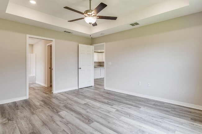 Building Photo - Contemporary Living in Milton!